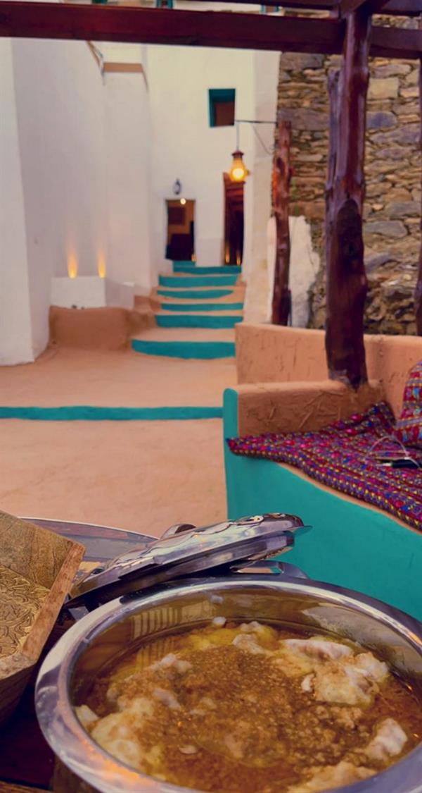 مواطن يتكفل بترميم أحد قصور الدولة السعودية الأولى على نفقته (صور) 