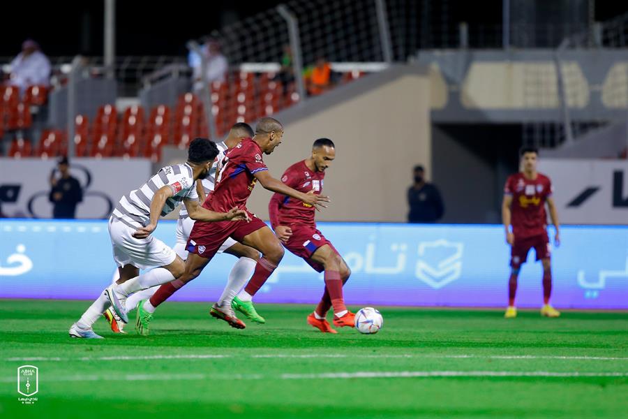 أمير سعيود يقود الطائي الطائي للمركز السابع بالفوز أمام أبها