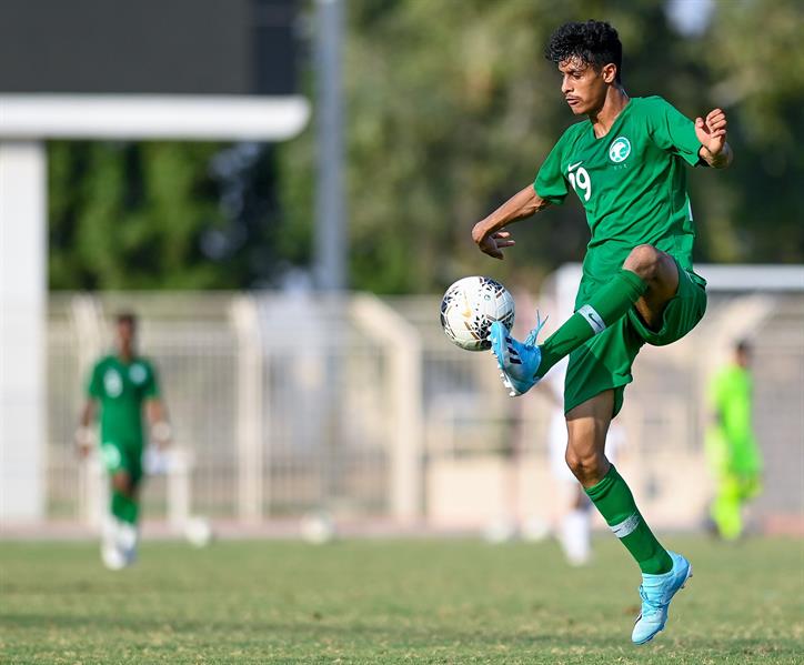 الأخضر تحت 20 يختتم معسكر جازان بمناورة (صور)