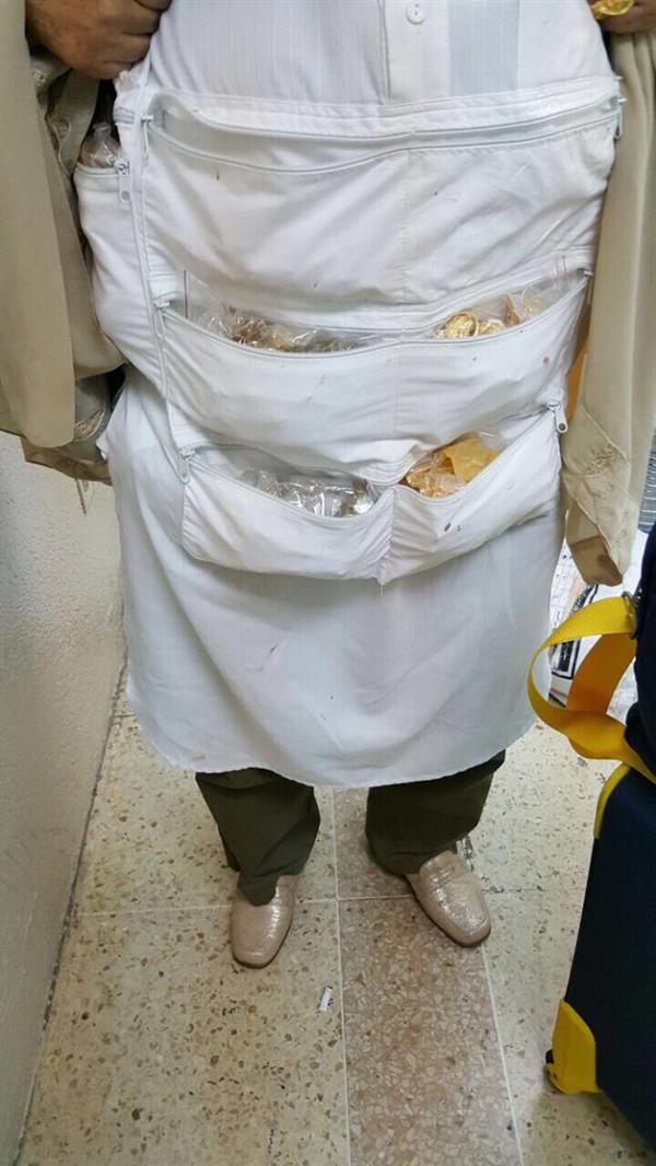 جمرك مطار الملك عبدالعزيز الدولي يحبط محاولة امرأة تهريب 4 كيلوجرام من الذهب المشغول