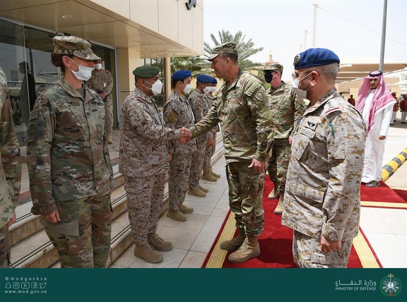 رئيس هيئة الأركان العامة مع قائد القيادة المركزية الأمريكية