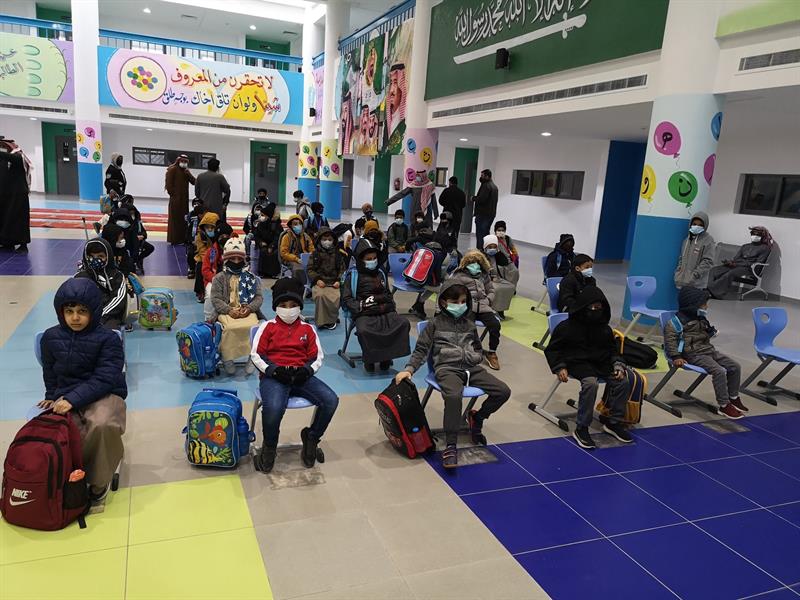 المدارس تستقبل طلاب الابتدائية ورياض الأطفال المدارس تستقبل طلاب الابتدائية ورياض الأطفال