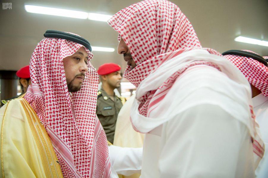 أمير القصيم يؤدي صلاة الميت على شهيد الواجب المظيبري