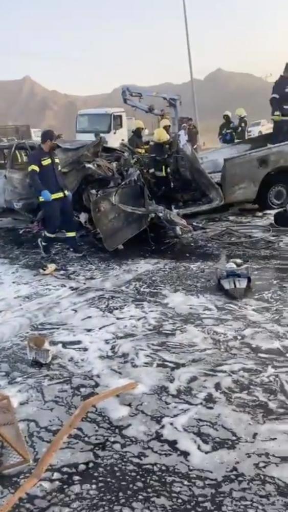 وفـاة 4 أشخاص مُتفحمين وإصابة 4 آخرين بحـادث مروّع في نجران (صور)