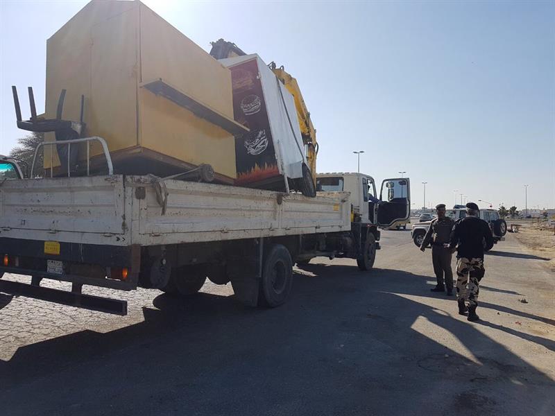 بلدية غرب الدمام: مصادرة ٣ أطنان من الخضار والفاكهة وإزالة ١٥ بسطة في حملة ميدانية في ضاحية الملك فهد بلدية غرب الدمام: مصادرة ٣ أطنان من الخضار والفاكهة وإزالة ١٥ بسطة في حملة ميدانية في ضاحية الملك فهد