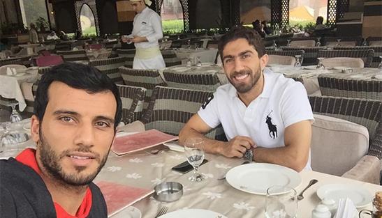 السومة ينشر صورة له رفقة 