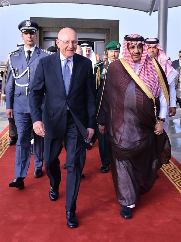 بالصور.. ولي العهد يستقبل رئيس وزراء لبنان بجدة
