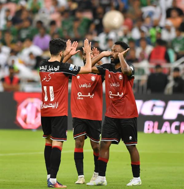 مباراة الأهلي والرائد