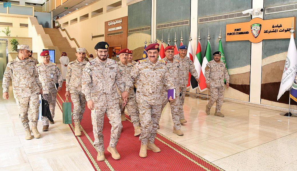 وزير الدفاع اليمني يزور قيادة القوات المشتركة وزير الدفاع اليمني يزور قيادة القوات المشتركة
