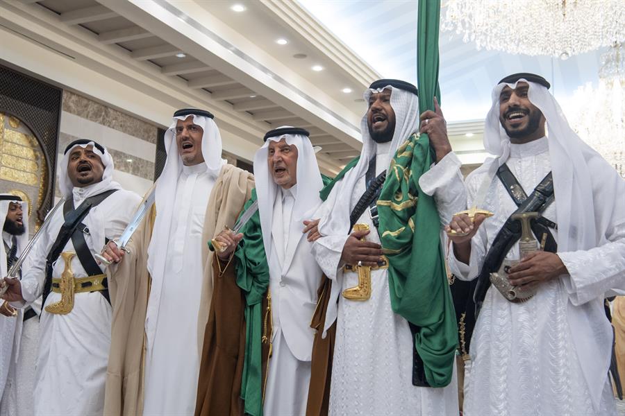 بأداء العرضة.. أمير مكة المكرمة يشهد احتفالات الإمارة باليوم الوطني 92 (صور)