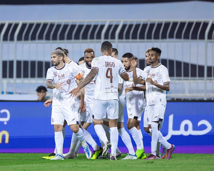 الشباب يتقدم في شوط أول أمام الرائد بهدف عكسي ( الشباب يتقدم في شوط أول أمام الرائد بهدف عكسي (