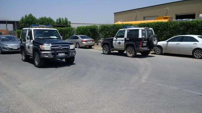 عمال شركة بحرة يغلقون بوابتها ودوريات الأمن تباشر الموقع