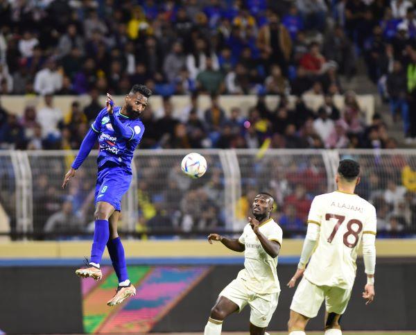 جانب من مواجهة سابقة بين النصر والفتح