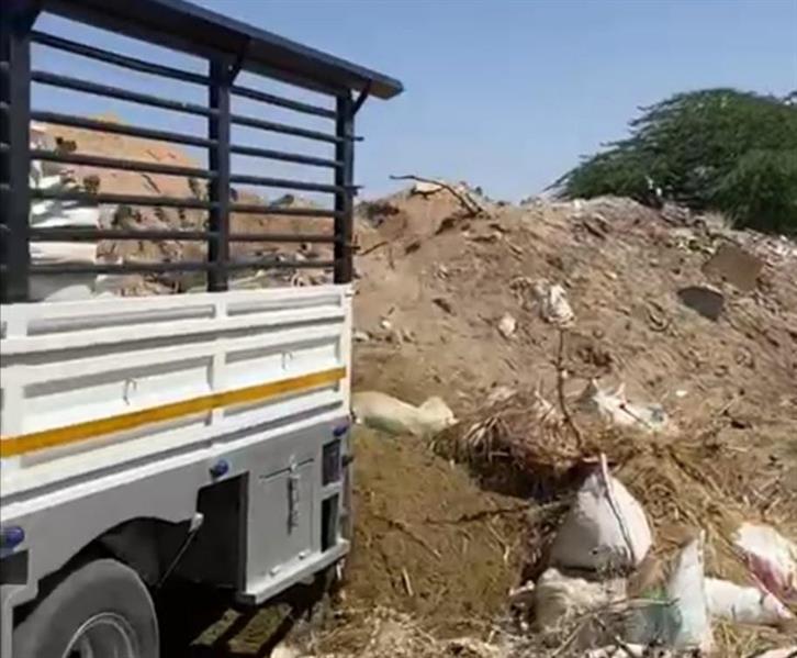 ضبط شاحنة تقوم برمي المخلفات على ضفاف وادي نجران 