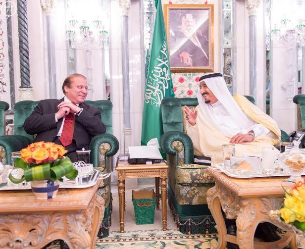 خادم الحرمين يبحث التطورات الإقليمية والدولية مع رئيس وزراء باكستان