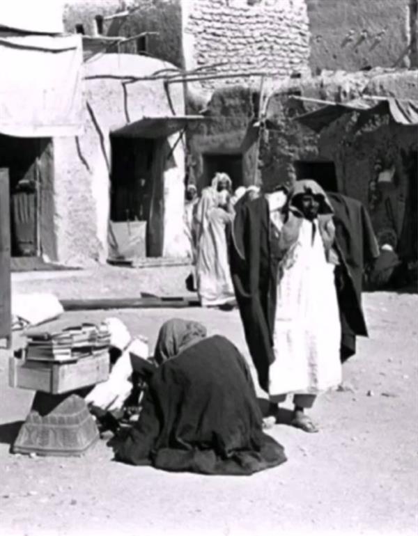 تعرّف على أول مكتبة افتُتحت في الرياض قبل 87 عاماً تعرّف على أول مكتبة افتُتحت في الرياض قبل 87 عاماً