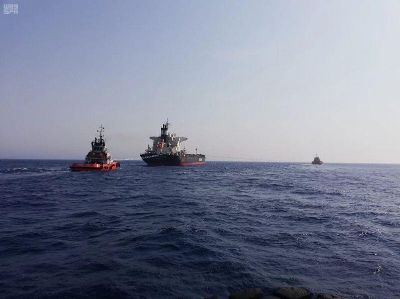 سحب سفينة بحمولة 66 ألف طن وترصيفها بميناء ينبع التجاري