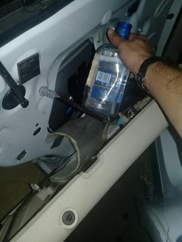 إحباط تهريب مخدرات وخمور بجمرك جسر الملك فهد (صور)