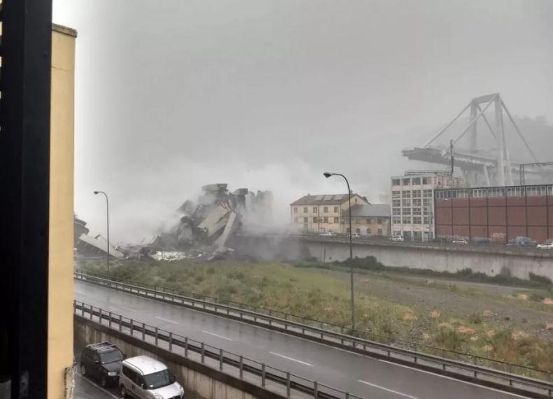 انهيار جسر للسيارات قرب مدينة جنوة الإيطالية