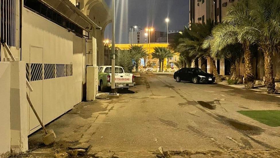  إزالة إحداثات شارع بمخطط الزاهر