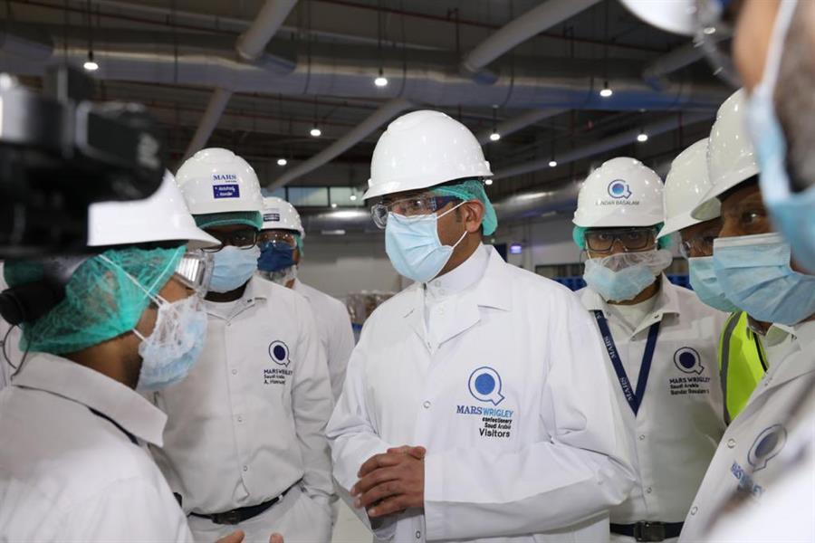 وزير الصناعة بندر الخريف وزير الصناعة بندر الخريف