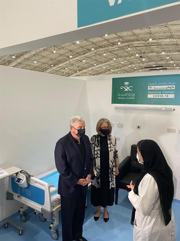 سفير أمريكا بالمملكة يتلقى الجرعة الثانية من لقاح سفير أمريكا بالمملكة يتلقى الجرعة الثانية من لقاح