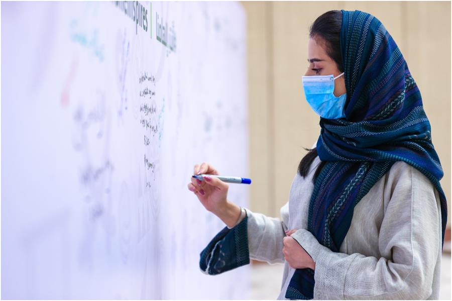 منسوبو اللجنة الأولمبية والبارالمبية بيوم المرأة العالمي 