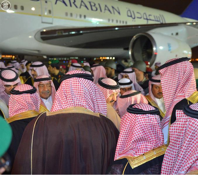 سمو الأمير أحمد بن عبدالعزيز يصل إلى الرياض