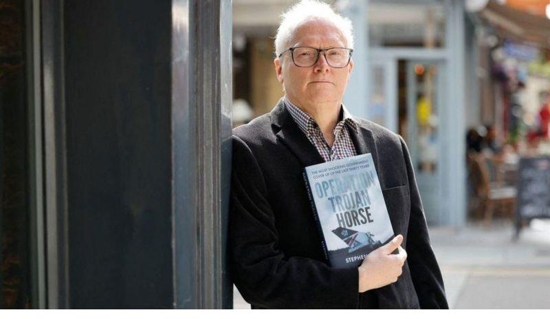  المؤلف ستيفن ديفيز، مؤلف كتاب 