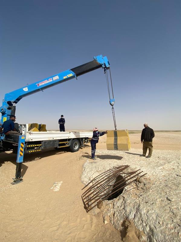 صور.. وضع حواجز خرسانية على مجموعة من صور.. وضع حواجز خرسانية على مجموعة من