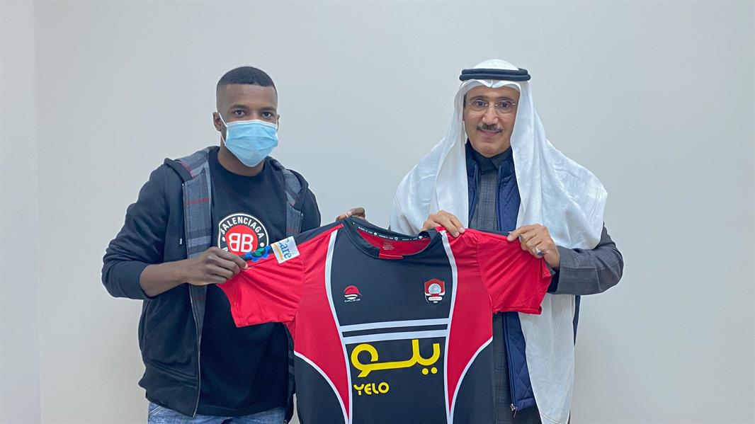 رسميًا.. الرائد يتعاقد مع منصور الحربي