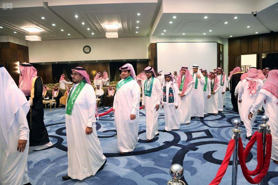 أمير المنطقة الشرقية يوجه بإشراك طلاب المرحلة المتوسطة والثانوية في لقاء الإثنينية الإسبوعي أمير المنطقة الشرقية يوجه بإشراك طلاب المرحلة المتوسطة والثانوية في لقاء الإثنينية الإسبوعي