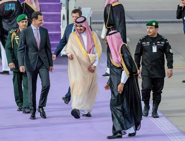 الرئيس السوري بشار الأسد يصل جدة ونائب أمير مكة يستقبله 