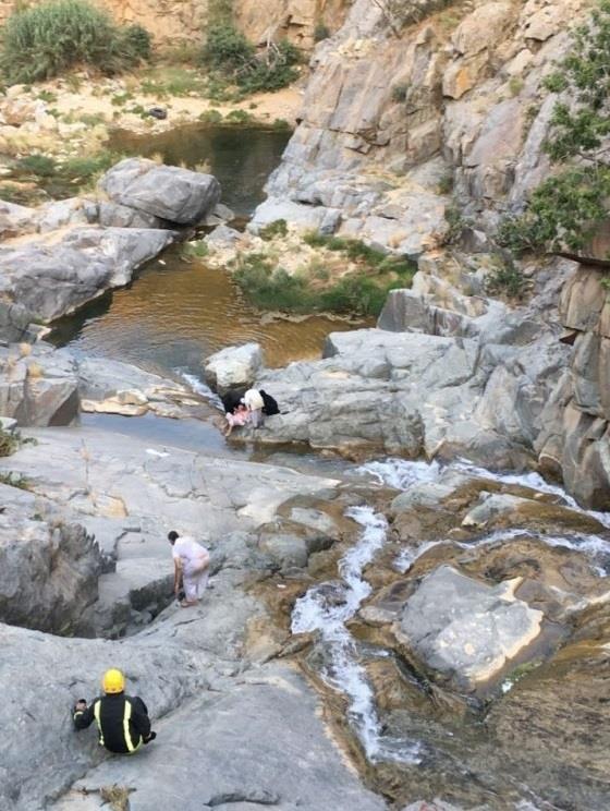 مدني النماص ينقذ مواطن أربعيني بعد سقوطه من منحدر صخري مدني النماص ينقذ مواطن أربعيني بعد سقوطه من منحدر صخري