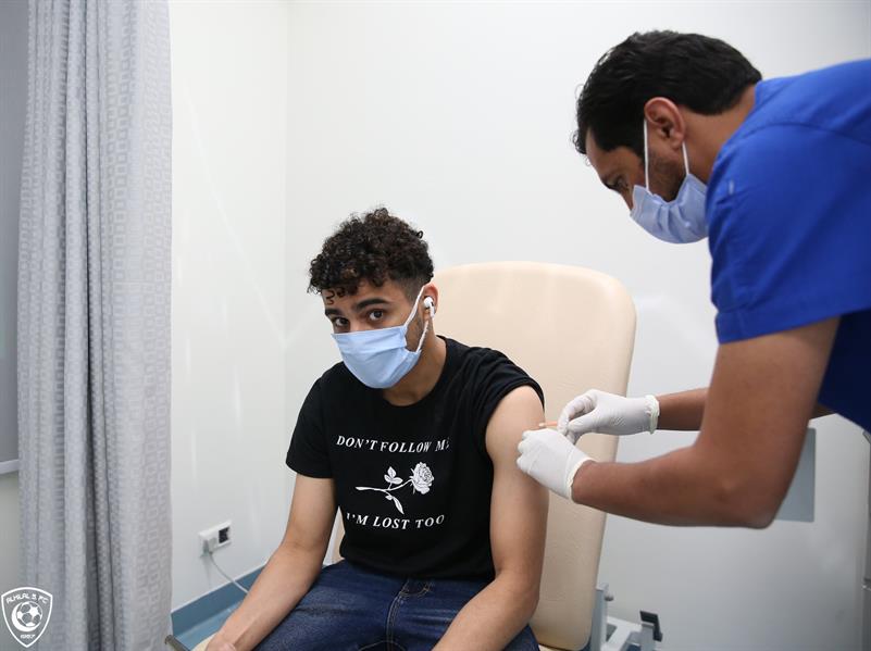 لاعبو الهلال يتلقون الجرعة الأولى من لقاح فيروس كورونا لاعبو الهلال يتلقون الجرعة الأولى من لقاح فيروس كورونا