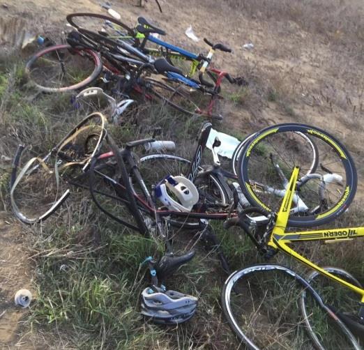 بالصور.. قائد مركبة يصرع ويُصيب 10 دراجين من فريق اليرموك على طريق أبوعريش بجازان