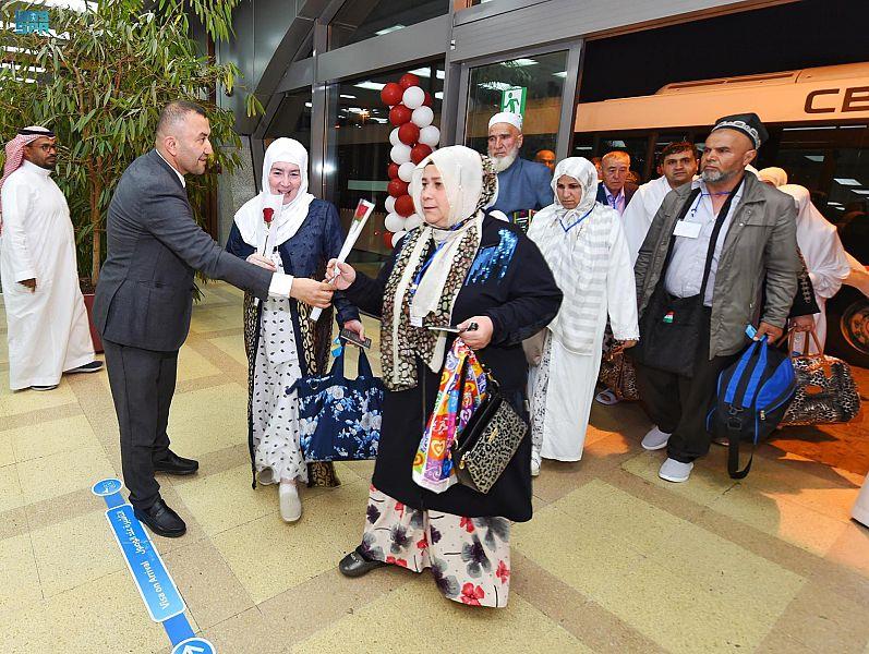 مطار الملك عبدالعزيز يستقبل أول رحلة جوية من طاجيكستان 