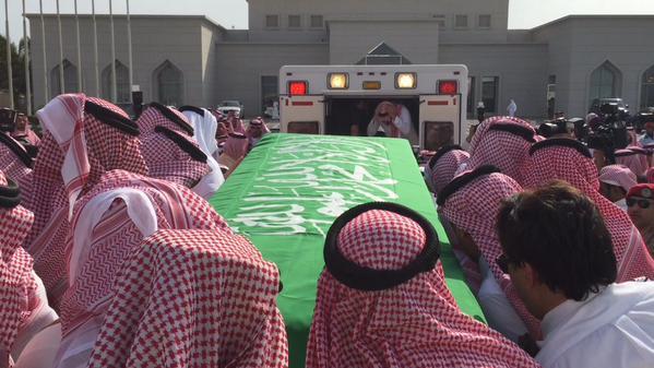 بالصور.. وصول جثمان الأمير سعود الفيصل إلى مطار جدة