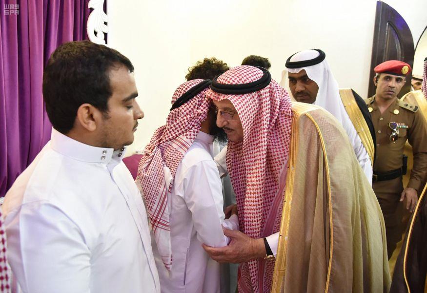 أمير جازان ينقل تعازي القيادة لذوي الشهيد الجندي حكمي