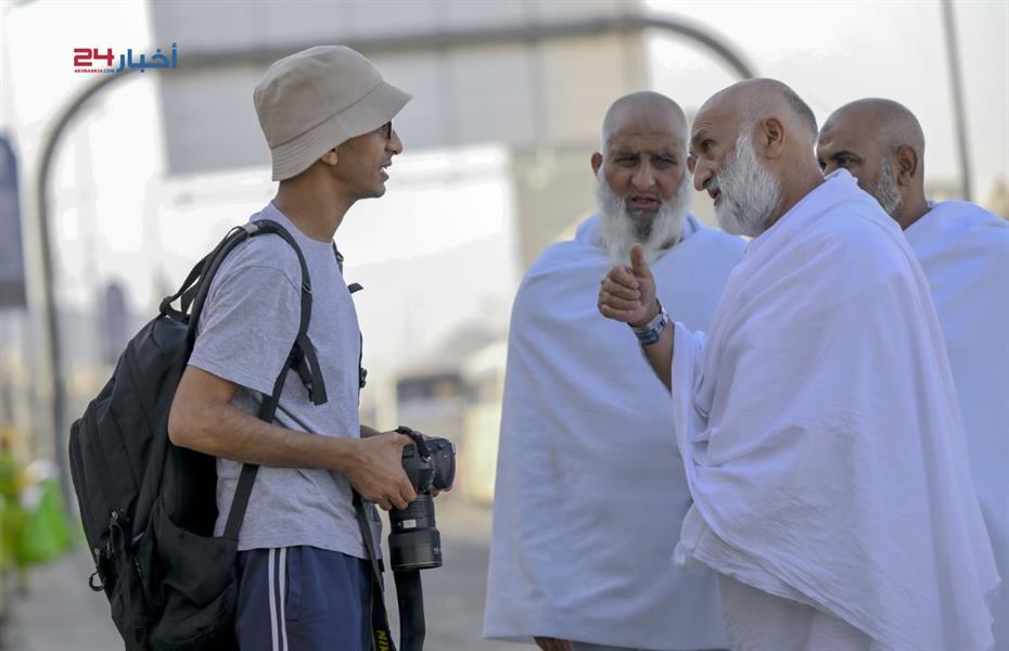 توافد الحجاج إلى مشعر منى لقضاء يوم التروية استعدادا للوقوف بعرفة غدا توافد الحجاج إلى مشعر منى لقضاء يوم التروية استعدادا للوقوف بعرفة غدا