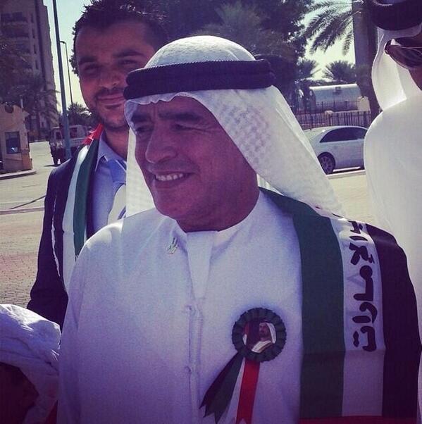 ”مارادونا” يرتدي الزي الإماراتي إحتفالا باليوم الوطني