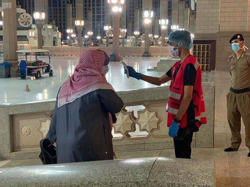  الهلال الأحمر يشارك في الفرز البصري للمصلين