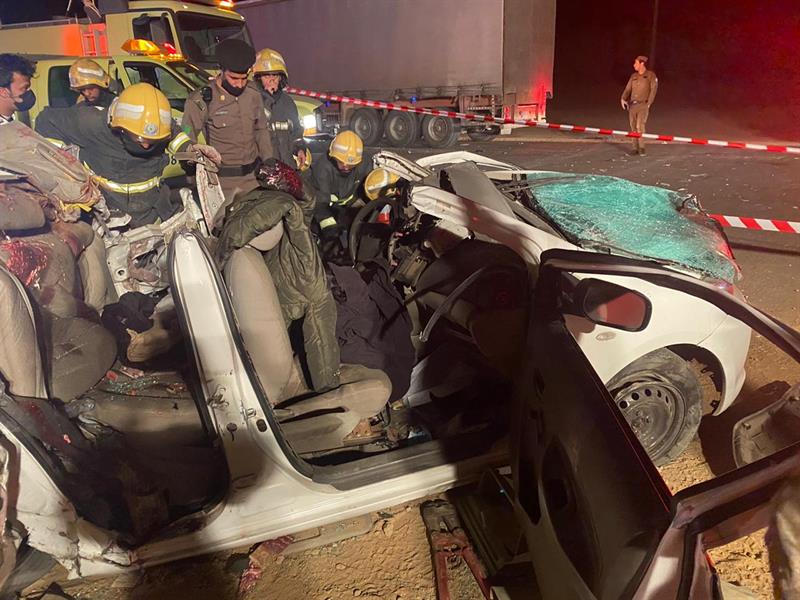 تصادم مروع بتبوك يتسبب في وفاة 6 أشخاص من عائلة واحدة وإصابة 3 آخرين (صور)