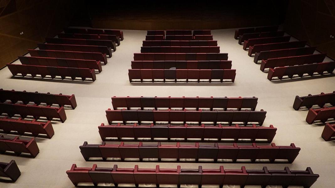 شاهد.. اللمسات الأخيرة لتجهيزات افتتاح أول سينما في المملكة غدًا الأربعاء