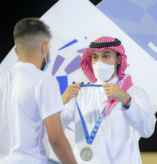 وزير الرياضة يتوّج 