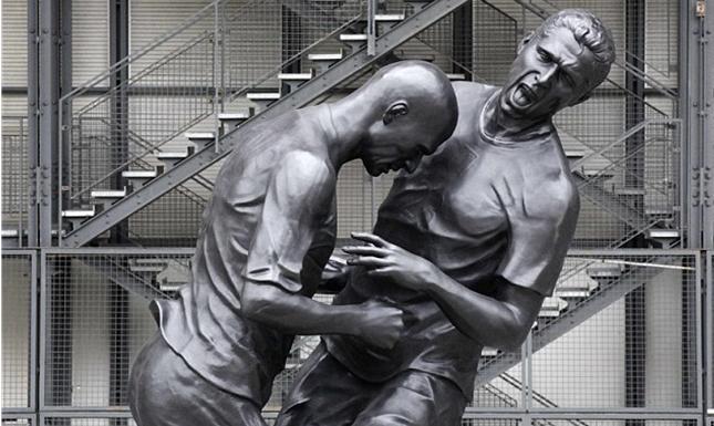 تمثال يجسد نطحة زيدان لماتيراتسي