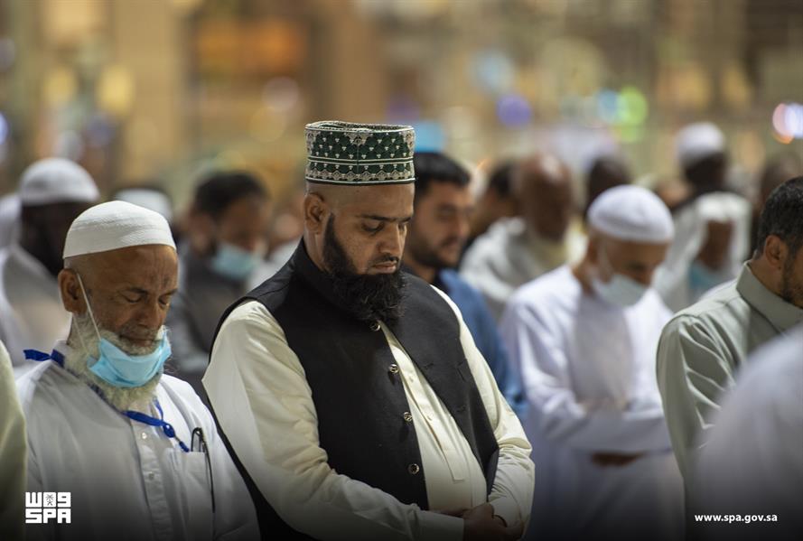 إقامة أول صلاة تراويح بالمسجد الحرام والمسجد النبوي بعد جائحة 