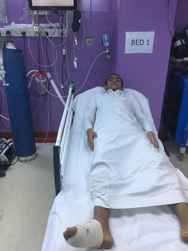 اسعاف احد المصابين