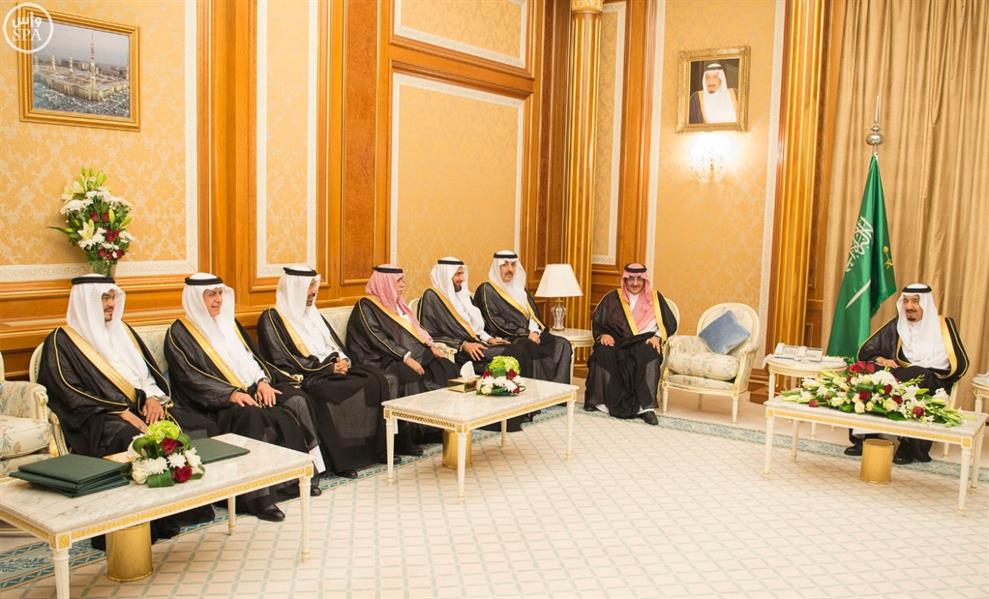  الوزراء والمسؤولون يؤدون القسم أمام الملك سلمان