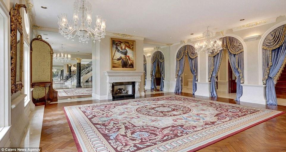 بالصور: عرض قصر فخم على شكل جيتار للبيع في أمريكا بالصور: عرض قصر فخم على شكل جيتار للبيع في أمريكا